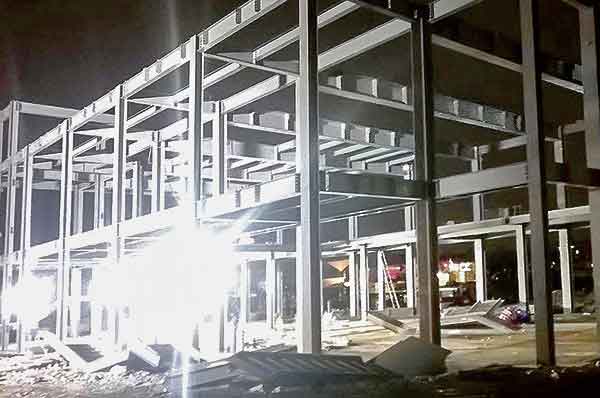 鋼結構夾層選用木闆有什麼優勢？