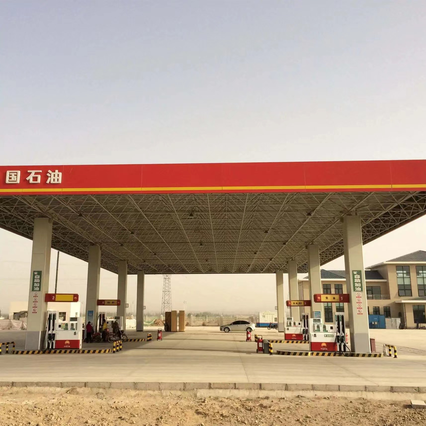 網架屋面一般用哪些材料？   廣東網架公司選擇廣州經緯鋼結構工程有限公司 咨詢電話：+852-86119229