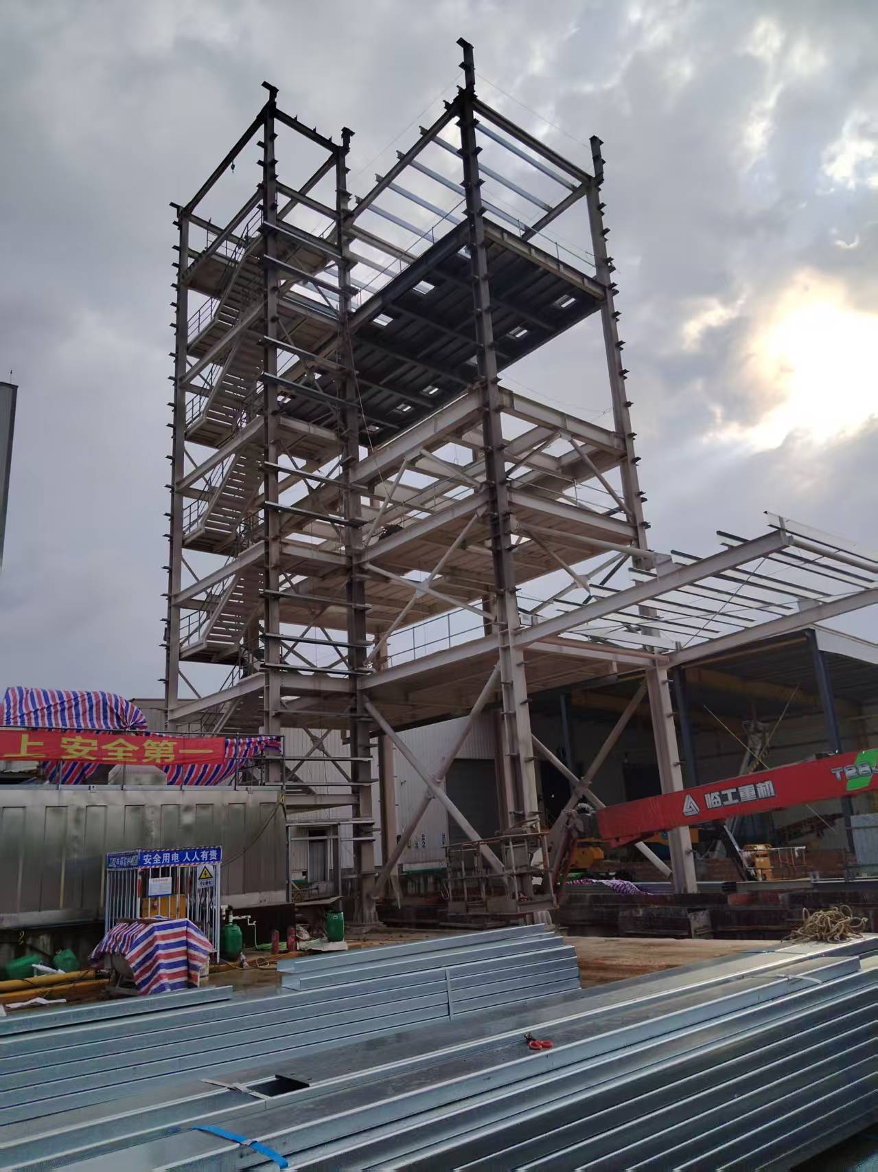 廣東鋼結構的詳細介紹   廣州鋼結構工程選擇廣州經緯鋼結構工程有限公司  咨詢電話：+852-14663295